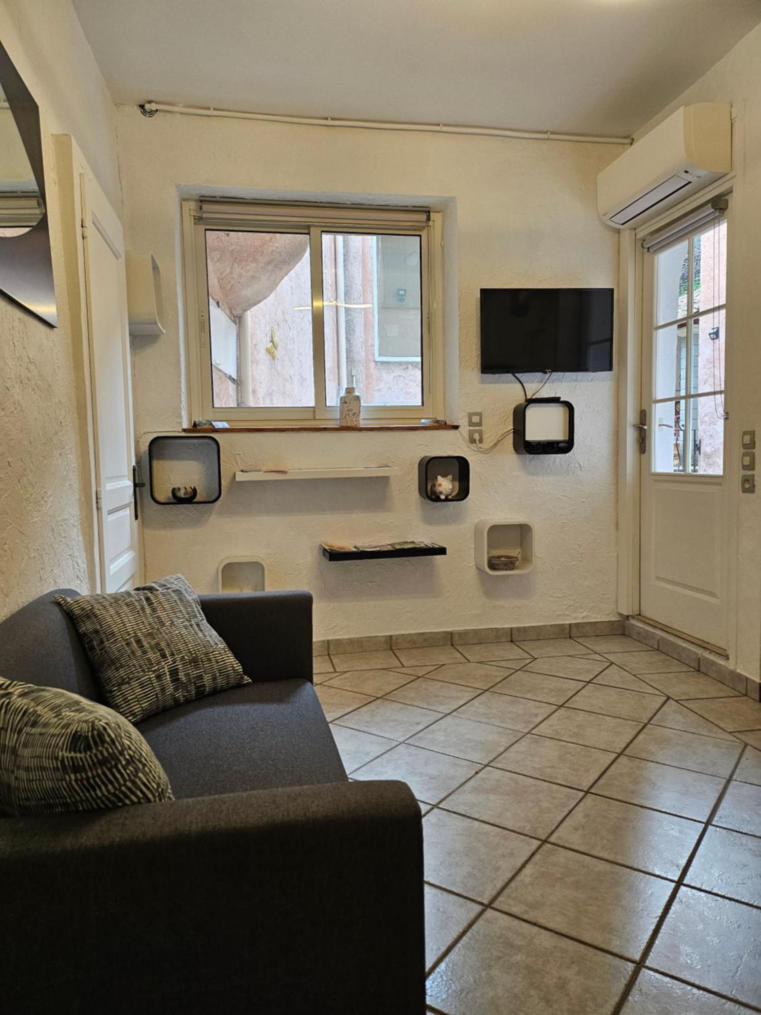 Appartement Dans Ancien Moulin A Huile Renove Грас Екстериор снимка